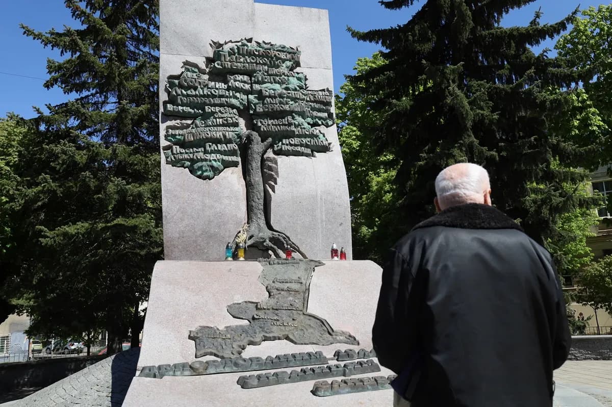 Пам’ятник депортованим українцям з території Закерзоння (перехрестя вулиць Свенціцького – Стуса) / фото: ЛОДА