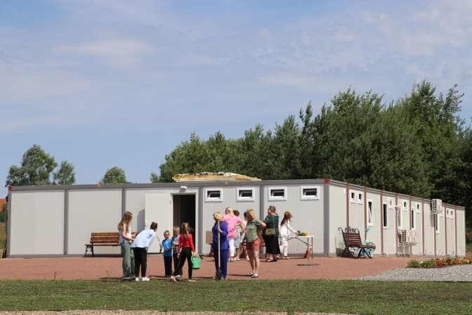 На Львівщині відкрили модульне містечко для переселенок із дітьми та літніх людей