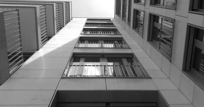 На Львівщині з даху 9-поверхового будинку випав неповнолітній хлопець