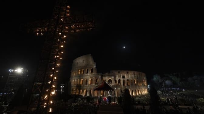 У Ватикані знову поєднали Україну і росію у Хресній дорозі