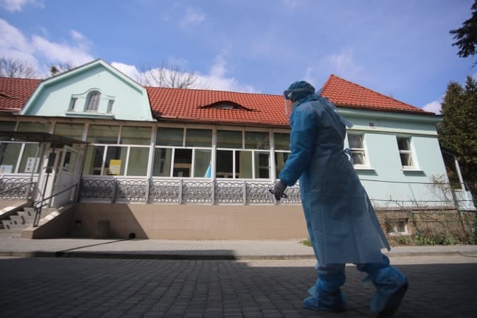 У Львові 49 медиків інфікувалися коронавірусом