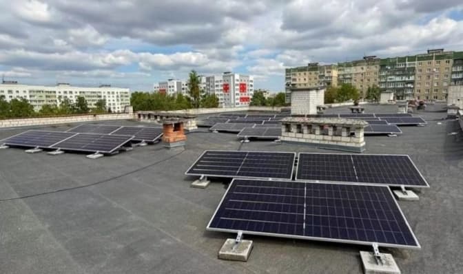 Один із львівських ліцеїв після обстрілів працює на сонячній енергії