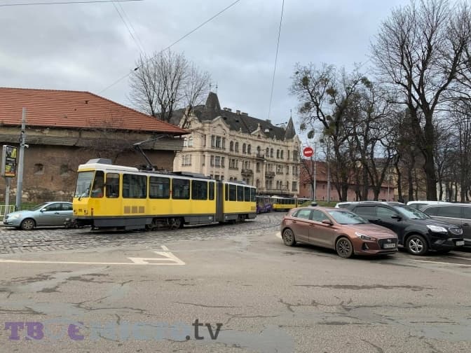 Ситуація на дорогах Львова. У центрі міста зупинилися трамваї