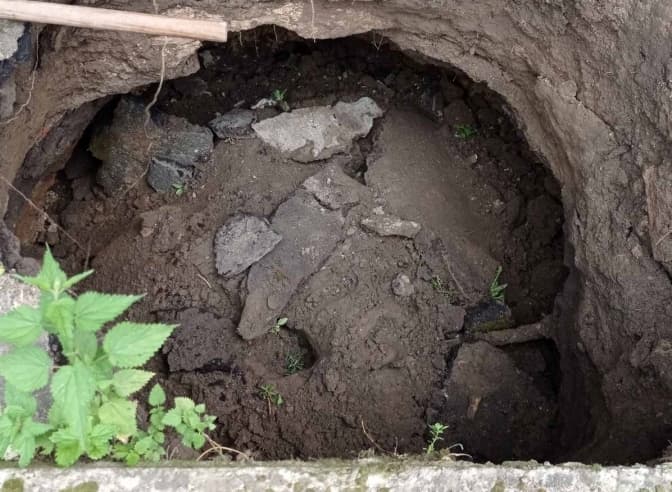 У Розвадові утворилось нове провалля. Постраждав священник та його дружина