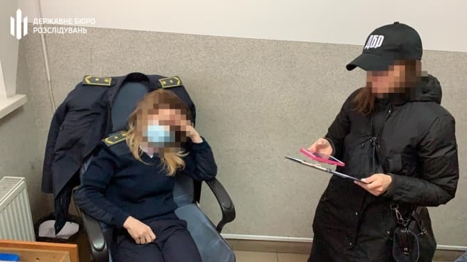 Інспекторку Галицької митниці затримали на хабарі