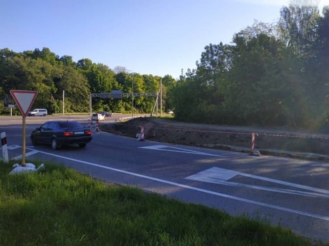 На кільцевій розв’язці біля Львова будують додаткову смугу