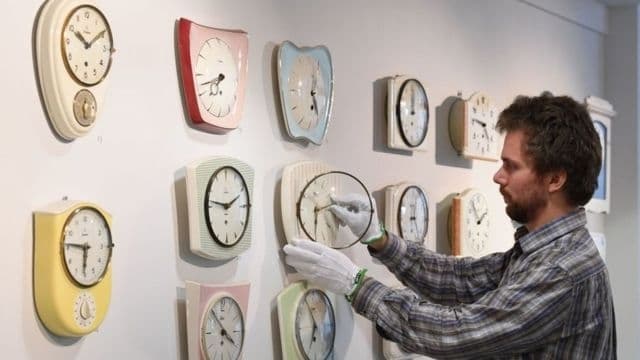 П’ять тез Тімоті Снайдера про війну та як переведення годинників впливає на людину. Підсумки доби