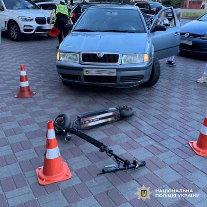 У Львові 23-річна водійка збила самокатника: чоловік у лікарні