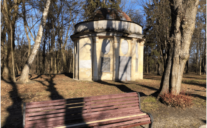 Міська рада виставила на аукціон оренду давньої ротонди у Стрийському парку