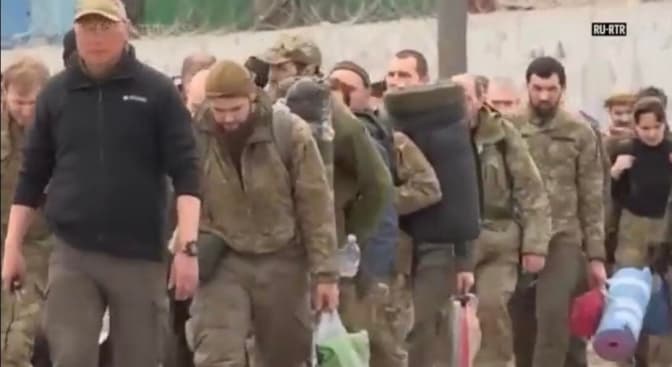З'явились кадри виходу українських захисників із «Азовсталі»
