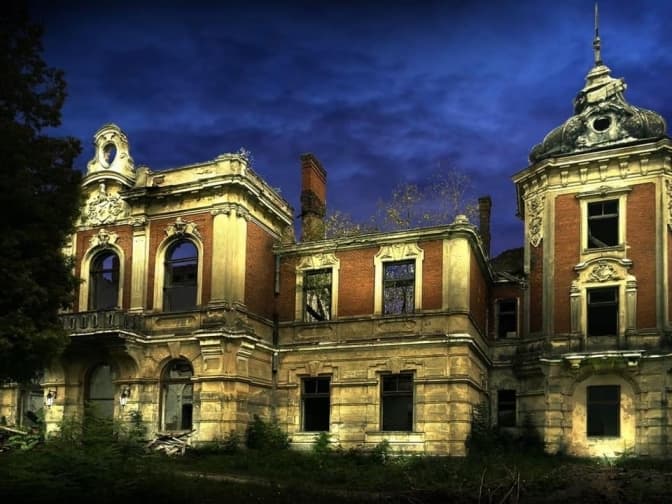 Львів’ян просять допомогти зібрати гроші на освітлення Тартаківського палацу