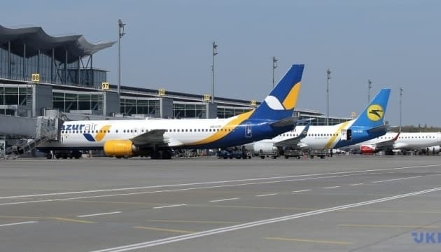 МАУ до серпня призупиняє продаж авіаквитків. Рейс до Львова все ще у розкладі