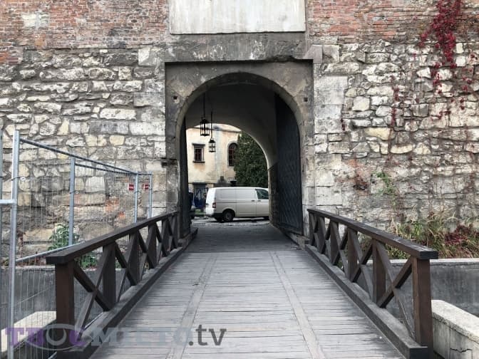 На простір біля Бернардинського дворика виділили лише 2 мільйони із 8-ми