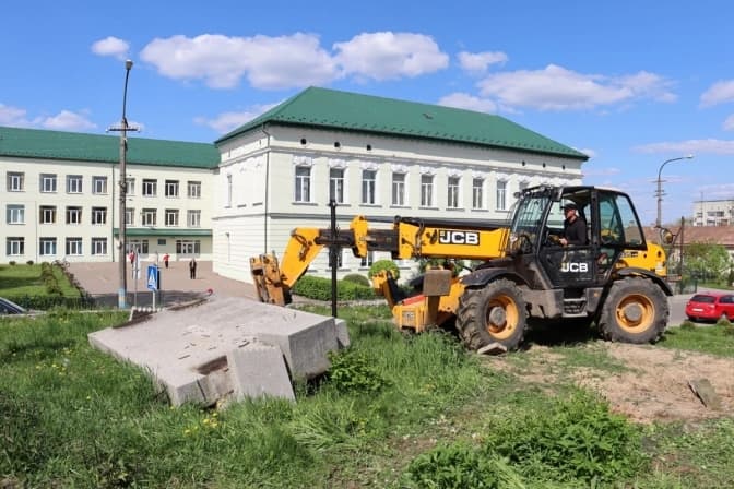 У громаді на Львівщині демонтували плити на кладовищі НКВДистів