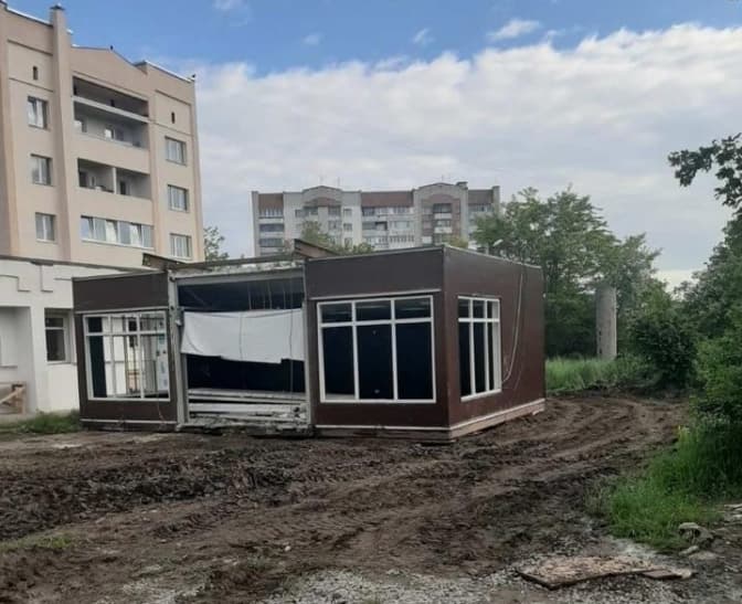 На Левандівці вночі встановили самовільний кіоск