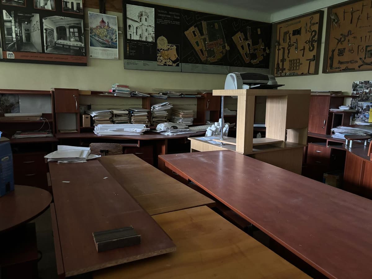 У міськраді показали стан приміщення держустанови, яку виселяють із будинку в центрі Львова. Фото