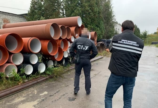 На корупції викрили посадовицю екоінспекції, яка змушувала «Львівводоканал» працювати у неї підсобниками