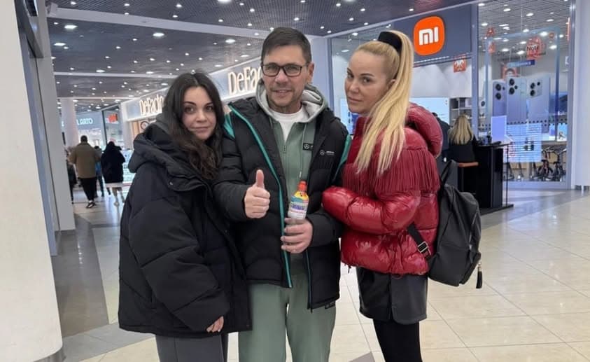 Гітарист Лесик, в якого зупинилося серце на концерті у Львові, повернувся додому після реабілітації