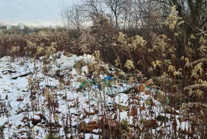 Поліцейські виявили біля Львова звалище медичних відходів