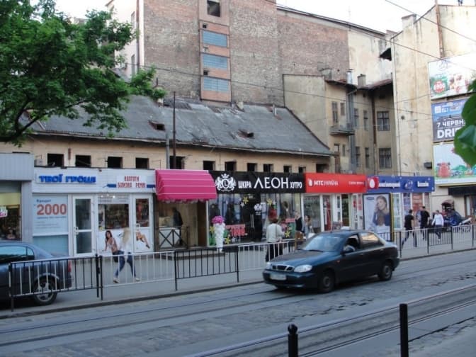 Яким має бути готель на Дорошенка у Львові. Де подивитись