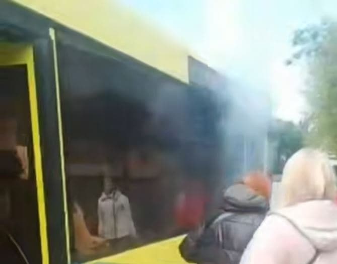 У Львові задимівся автобус під час руху: причина