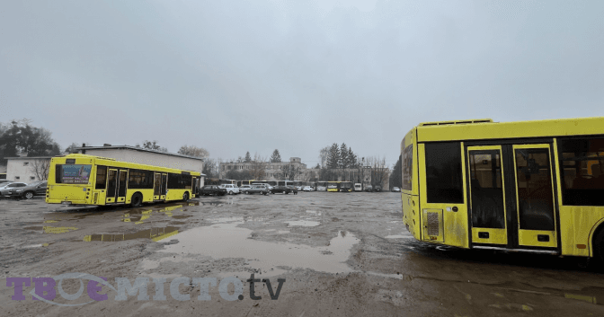 До котрої години курсують автобусні маршрути у Львові і які найдовше