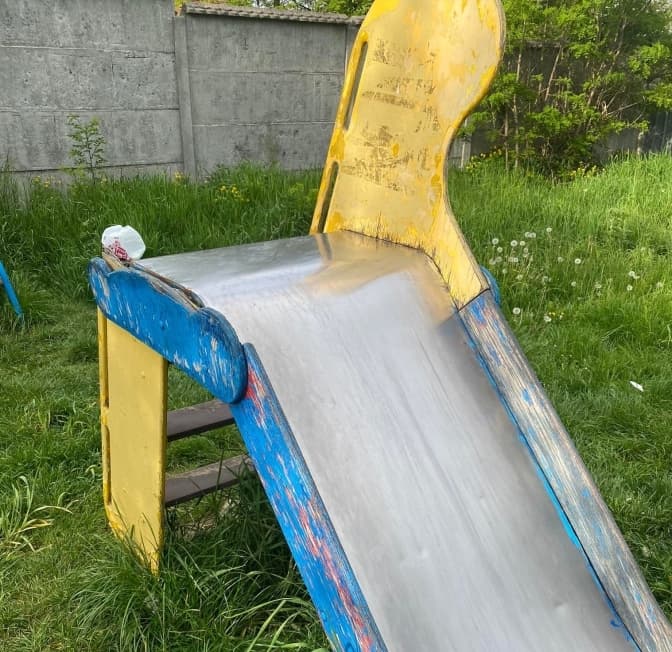 Львів'яни скаржаться на стан дитячих майданчиків та просять їх відремонтувати