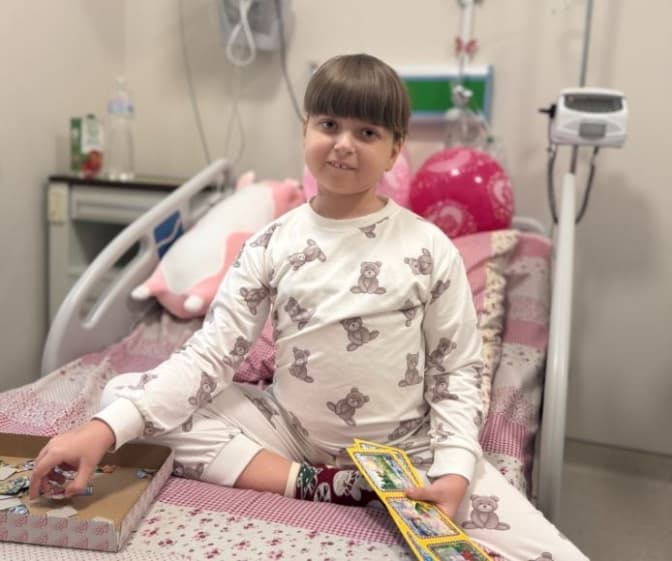 У Львові 8-річній пацієнтці пересадили нирку від матері через рідкісне генетичне захворювання