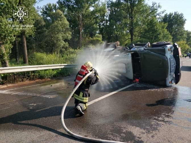На Львівщині перекинулася автоцистерна зі скрапленим газом