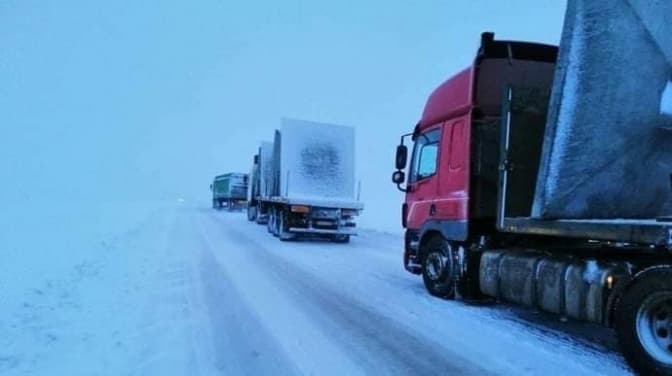 На Львівщині через негоду заборонили рух вантажівок дорогами місцевого значення