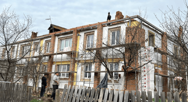 У Ворзелі на Київщині почали відновлення пошкоджених будинків