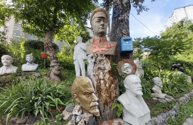 Музей декомунізації: у Києві існує ціле «кладовище» бюстів Леніна та інших радянських діячів