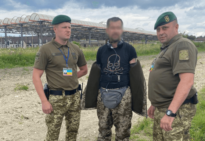 На кордоні з Польщею затримали латвійця, одягненого як прикордонник