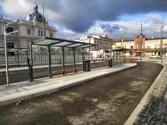 Як виглядають привокзальні площі у різних містах Європи. Фото