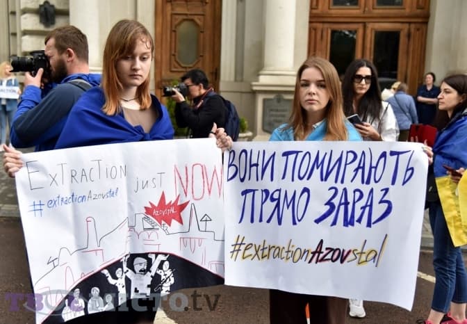 «Врятуйте захисників і мешканців Маріуполя». У Львові відбулась мирна акція на підтримку бійців «Азову»