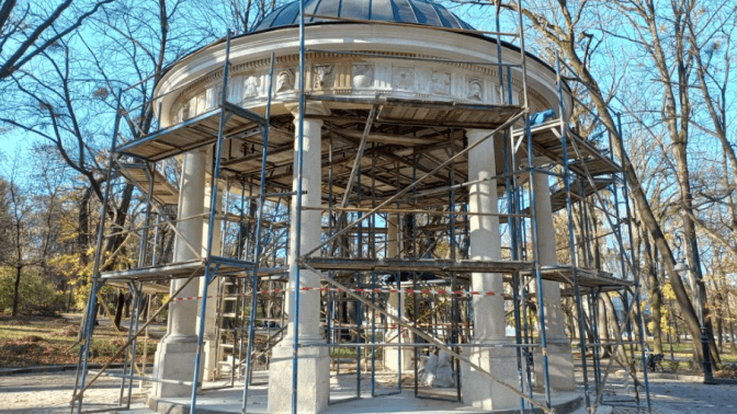 Стало відомо, коли завершать реставрацію ротонди у парку Франка