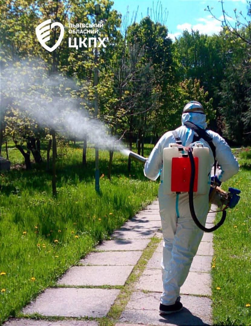 У Львові триває обробка "гарячим туманом"