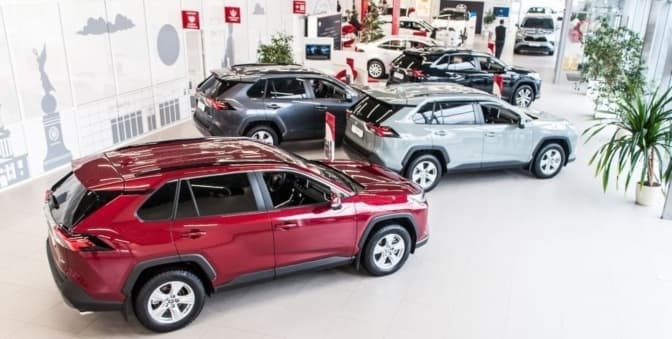 В Україні на нових авто з’являться етикетки з даними про викиди та витрати пального