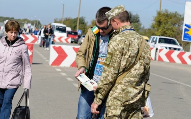 Які документи потрібні чоловікам 18–22 років для виїзду за кордон