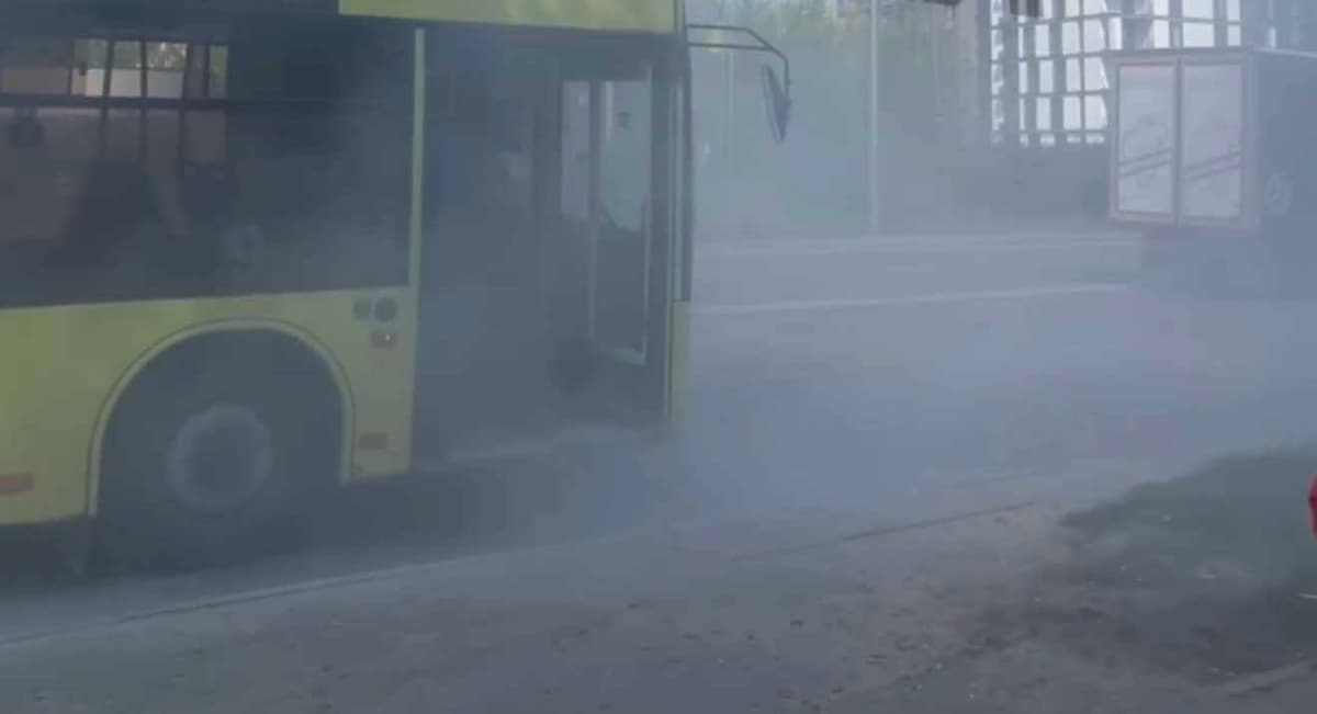 У Львові під час руху загорівся автобус із пасажирами. Що сталося