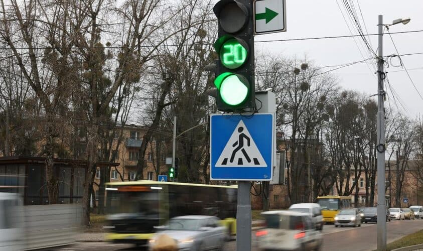 До кінця року майже 90% світлофорів у Львові матимуть резервне живлення