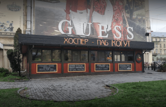 У Львові демонтували хоспер-паб «Когут» неподалік Оперного театру. Фото