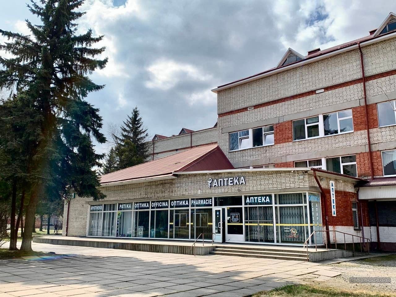 Будівля аптеки №44 зовні