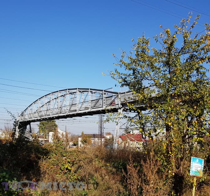 Міст між вулицями Чернеча гора і Вільде відремонтують та віддадуть парку «Знесіння»