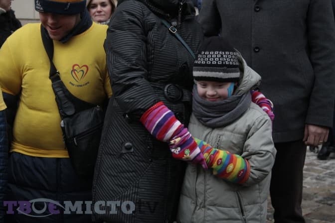 У Львові відбувся флешмоб до Дня людини з синдромом Дауна. Фото