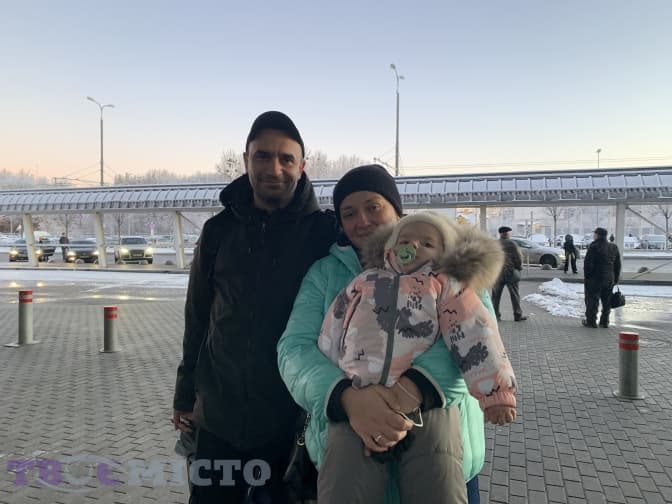 Маленька Вікторія зі СМА вирушила до Америки для того, аби отримати найдорожчий у світі укол