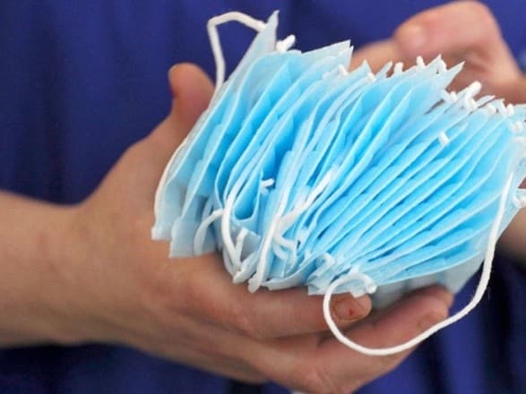 Зеленський обіцяє в кожній аптеці медичні маски за нормальними цінами