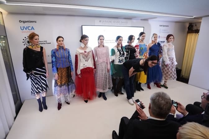 Львівська дизайнерка Оксана Караванська презентувала колекцію жіночих образів у Давосі. Фото