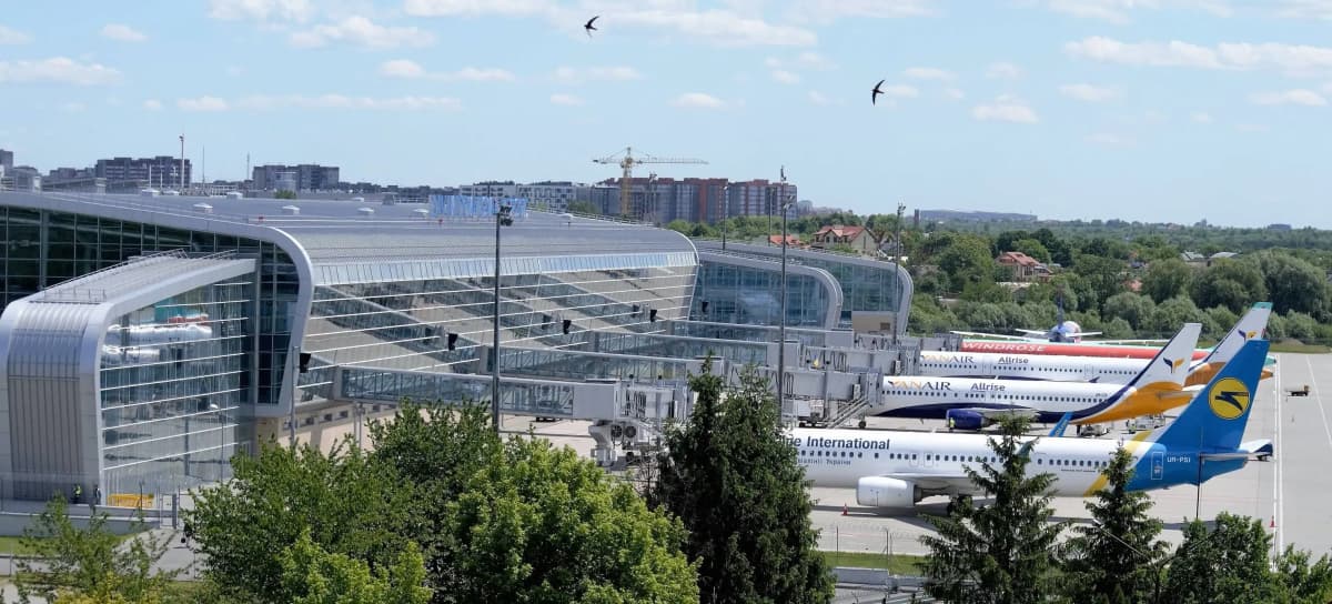 Чому Садовий та Козицький сперечаються через аеропорт, кому з пільговиків у Львові повернули безкоштовний проїзд та як місто відзначатиме 770-річчя. Ключове за 24 квітня
