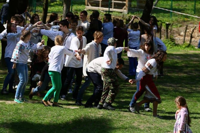 Як у Львові в Шевченківському гаю Великдень святкують